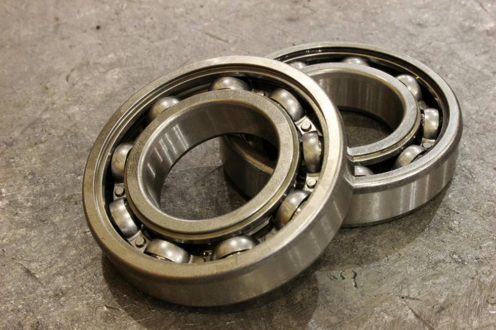 Journal Bearings Vs. Ball Bearings: A Performance Comparison